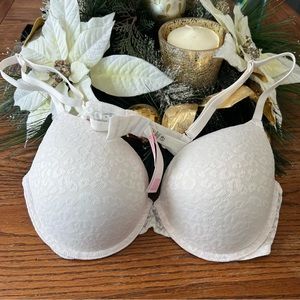 PINK WEAR EVERYWHERE
WEAR EVERYWHERE PUSH-UP BRA